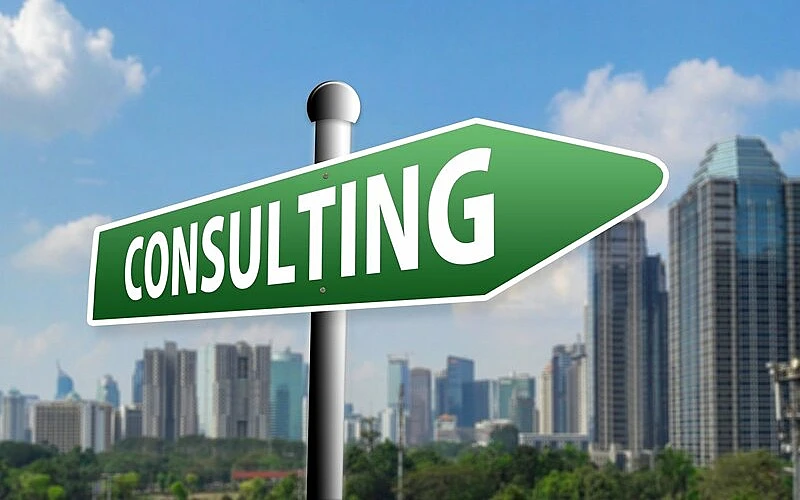 インタビューに答える中磯