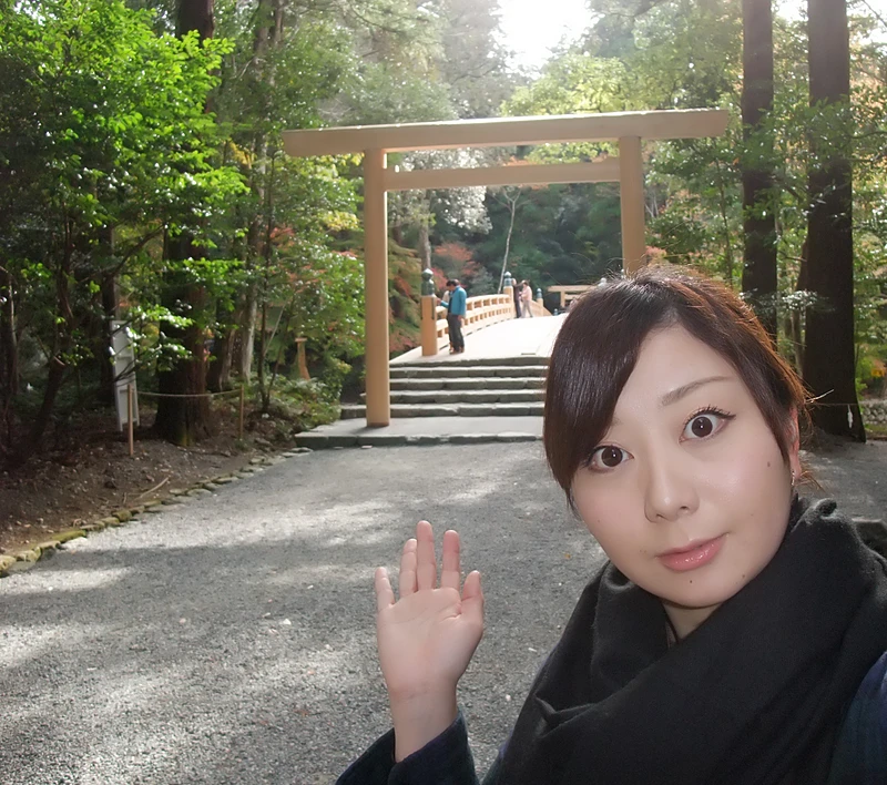 顧客の式場提案のため、実際に現場視察に訪れていた車地。（写真は伊勢神宮）