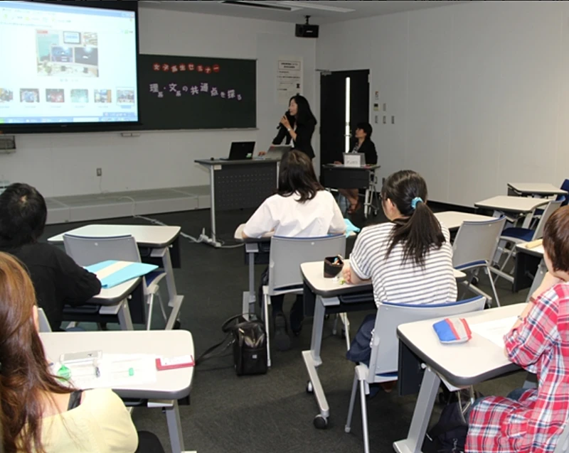 東海大学高輪キャンパスにてリケジョ向けセミナー時の写真。ここでは非常勤講師も務めていました。