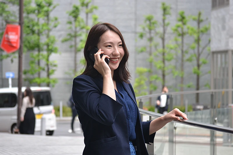 INTLOOPオフィス前での荒井