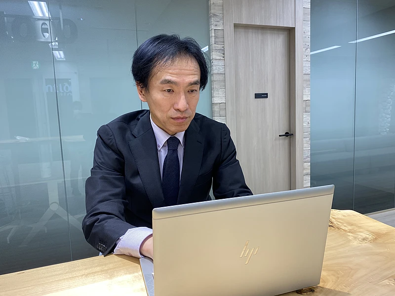 田中の社内でのワークシーン